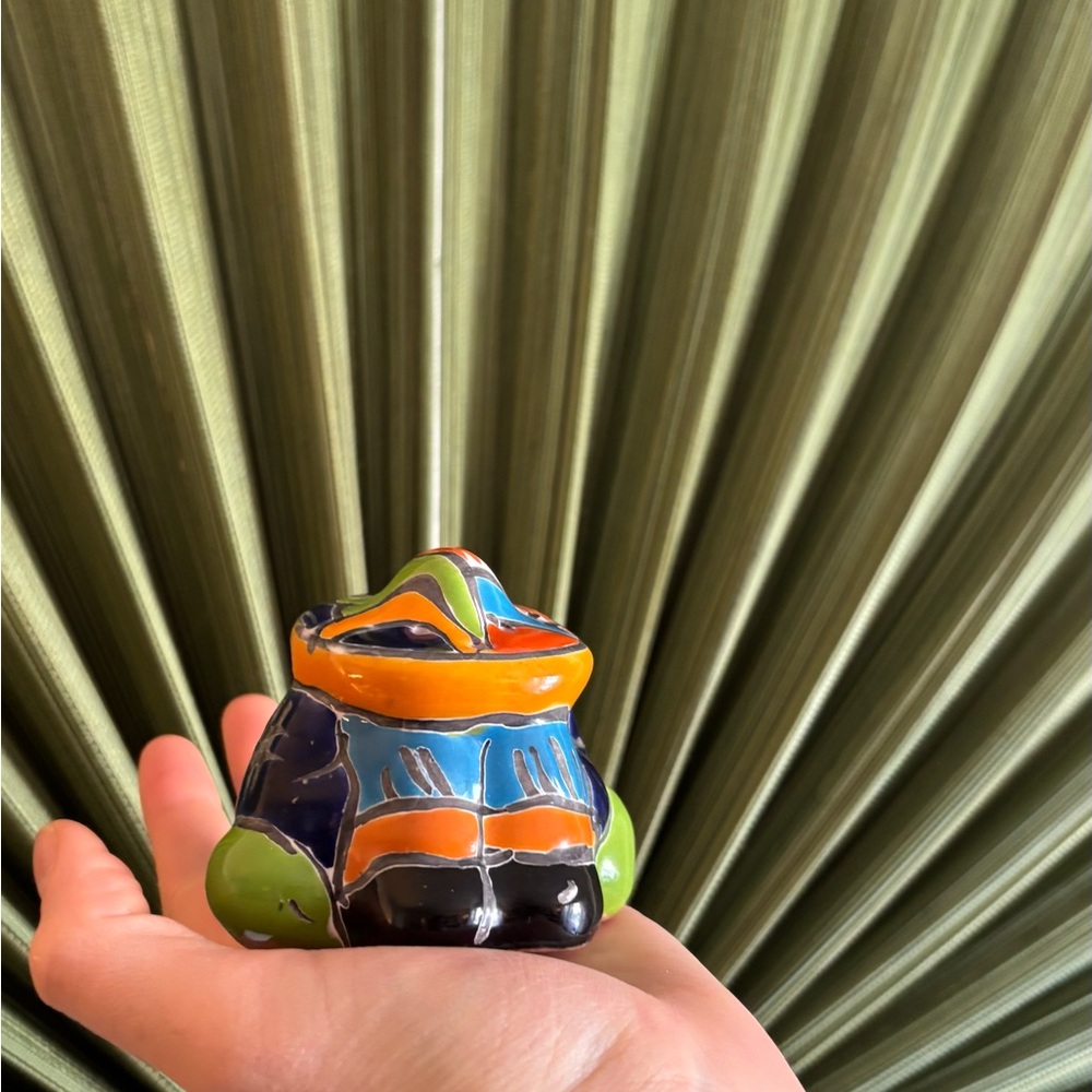 Mexican Talavera Salt & Pepper Shakers - Picture 2 of 7